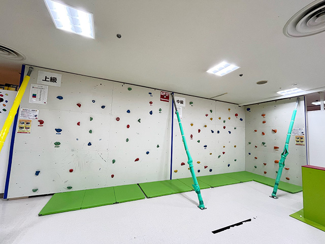 ボルダリングエリア／ニンジャ☆パーク奈良店