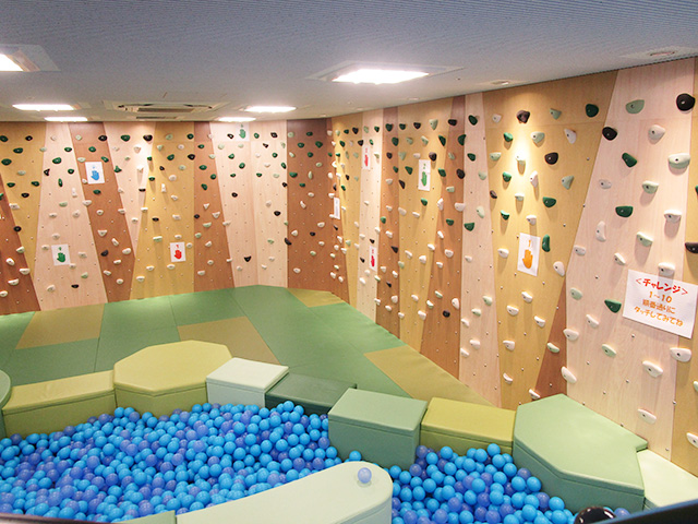 クライミングウォール／こどもひろば ひみっこぱーく