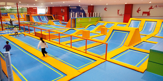 トランポリン／てんとう虫パークBIG STAGE和歌山店