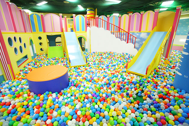 巨大ボールプール/ポルトヨーロッパ「アドベンチャーキッズランド」