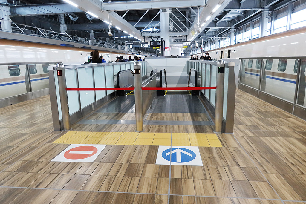 構内のエスカレーター/北陸新幹線・敦賀駅