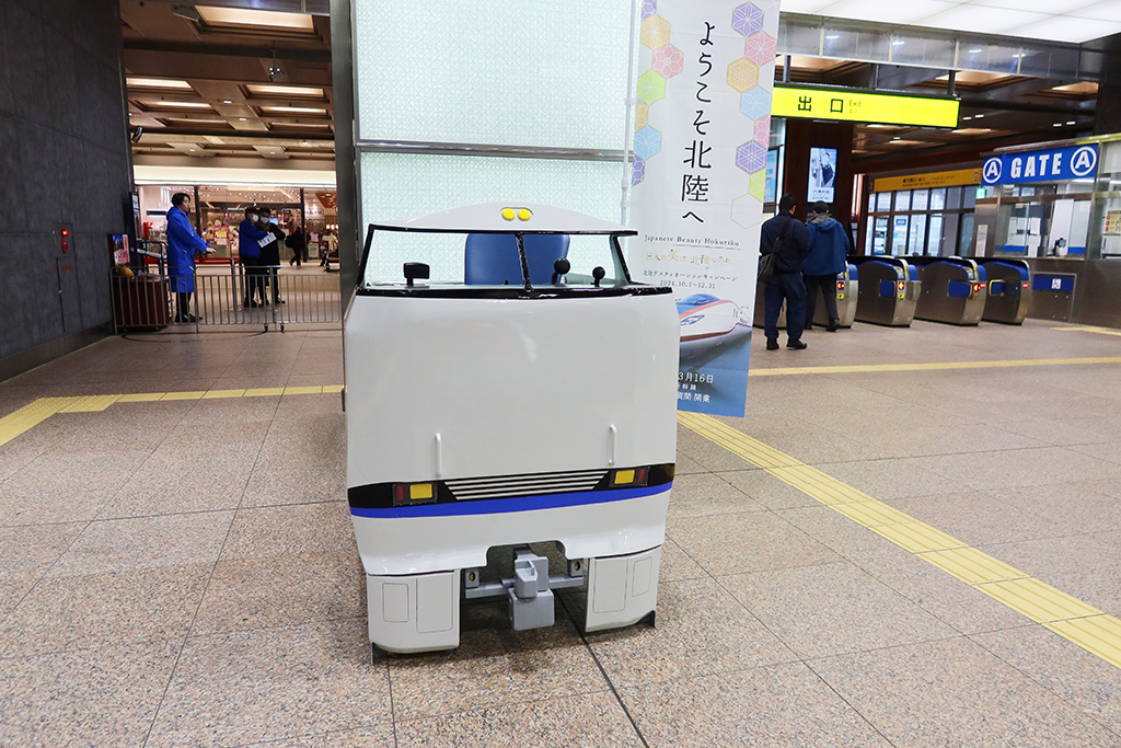 特急「サンダーバード」のフォトスポット/北陸新幹線・敦賀駅