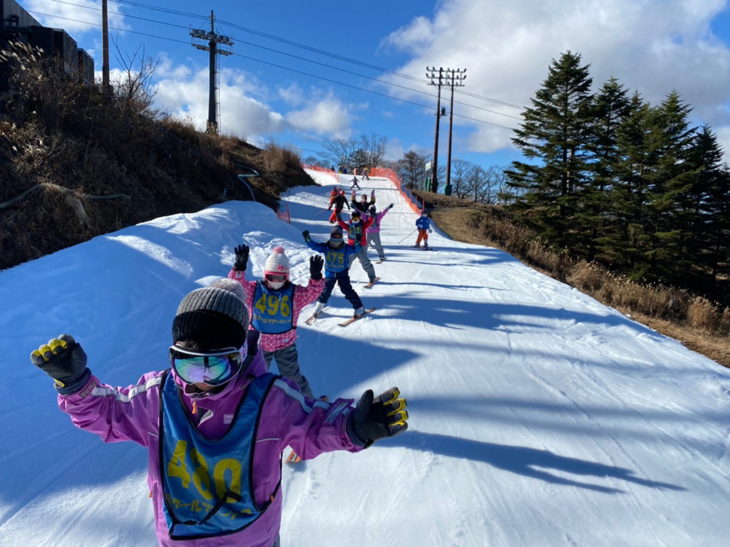 「軽井沢エンジョイスキー」スキースクールの様子/軽井沢プリンスホテルスキー場（長野県/軽井沢町）