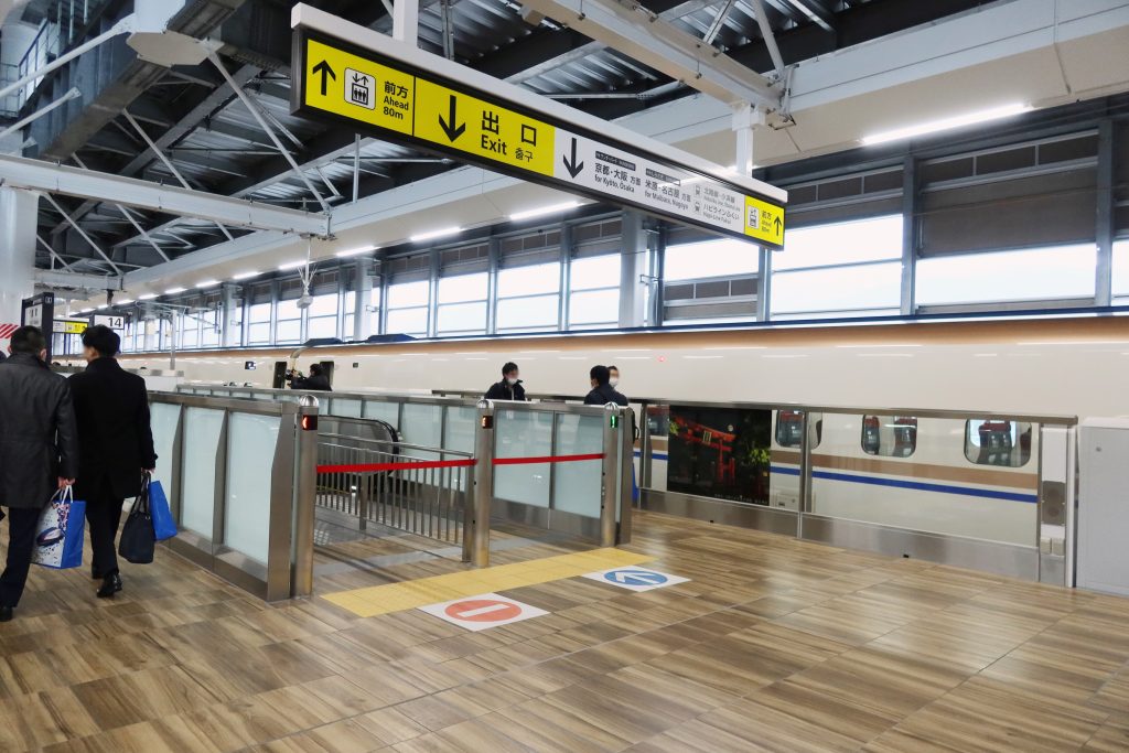 3階の新幹線ホーム/北陸新幹線・敦賀駅