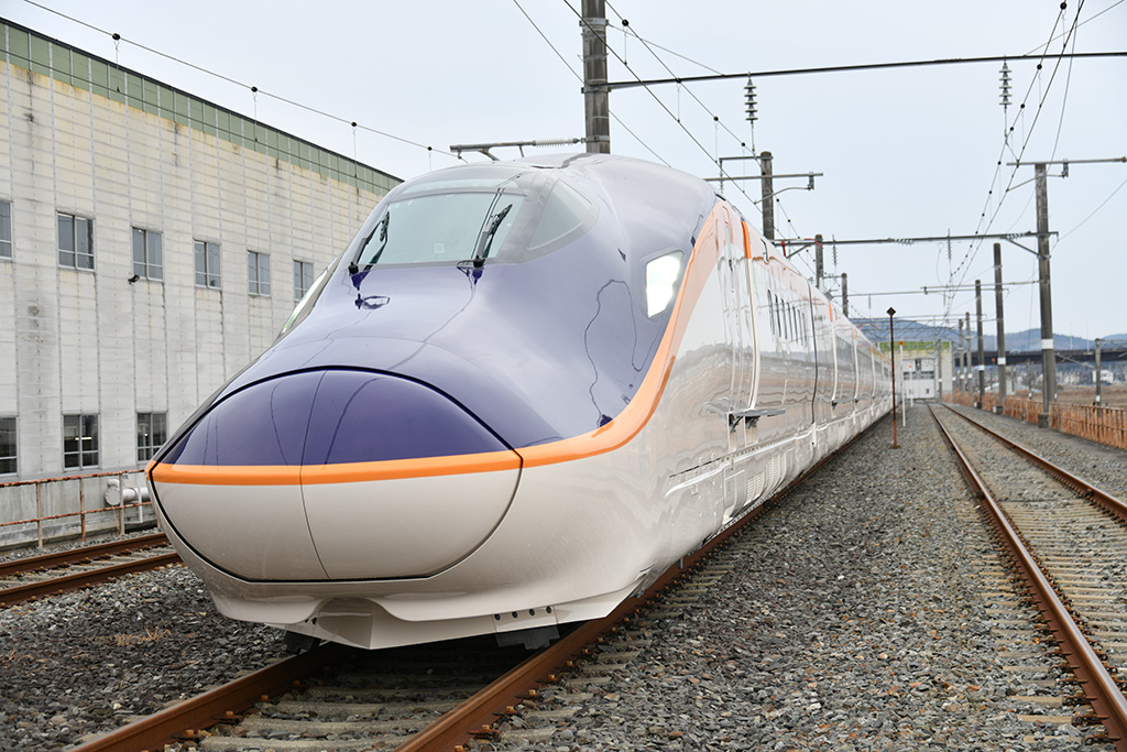 山形新幹線E8系の外観