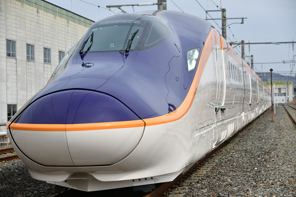 山形新幹線E8系の外観