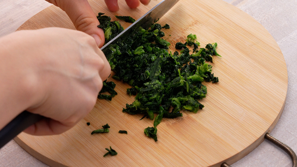 ほうれん草が食べやすくなる切り方/子どもが苦手な野菜レシピ【ほうれん草】