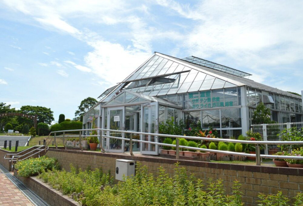 多肉植物やサボテン、食虫植物などを展示する第2温室/北九州市立響灘緑地(グリーンパーク)(福岡県)