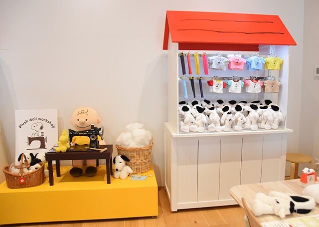 自由に選べるスヌーピーに着せるコスチュームなど/スヌーピーミュージアム(東京都/町田市)