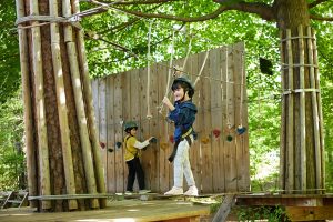 山梨県のアスレチック12選！空中・水上アスレチックや大型遊具が無料の公園もチェック