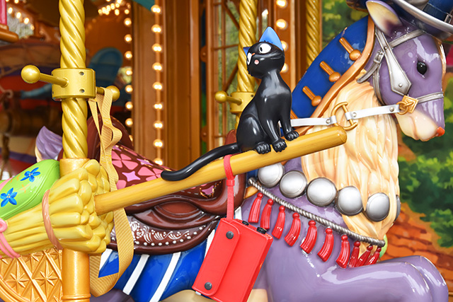 「メリーゴーランド」魔女のホウキに乗っているジジ/ジブリパーク（愛知県/長久手市）