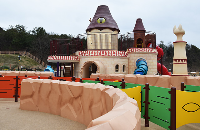 「猫の城遊具」迷路と滑り台/ジブリパーク（愛知県/長久手市）