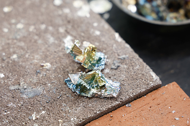 溶けたビスマスやビスマス結晶/IMAGINUS(東京都/杉並区)