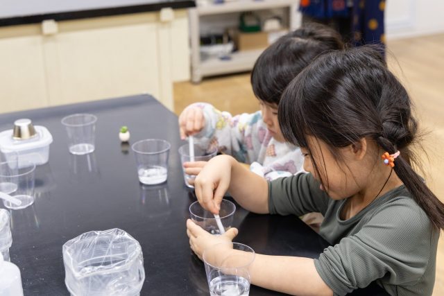 「恐竜のたまごバスボムをつくろう」/IMAGINUS(東京都/杉並区)