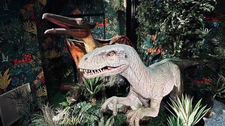 レーザーアトラクション 恐竜研究所「恐竜造型がいるフォトスポット」/那須ハイランドパーク(栃木県/那須町)
