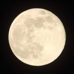 2025年のスーパームーンはいつ？3カ月連続で見られる「大きい満月」の理由や観測ポイントを解説！親子で夜空を楽しもう