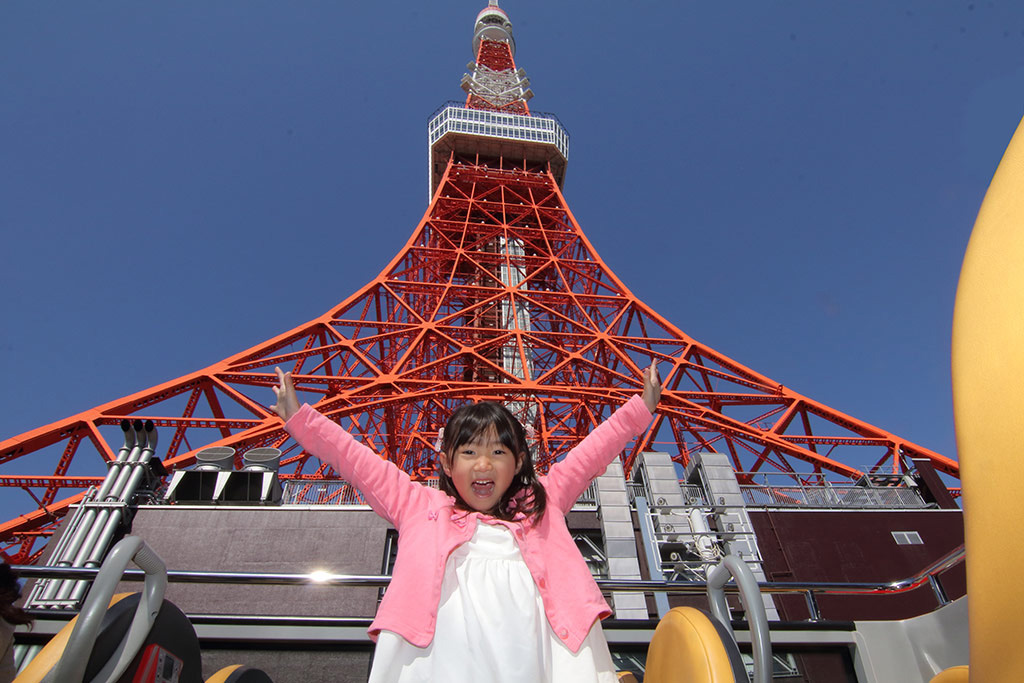 東京タワーと記念撮影/スカイホップバス東京（東京都）