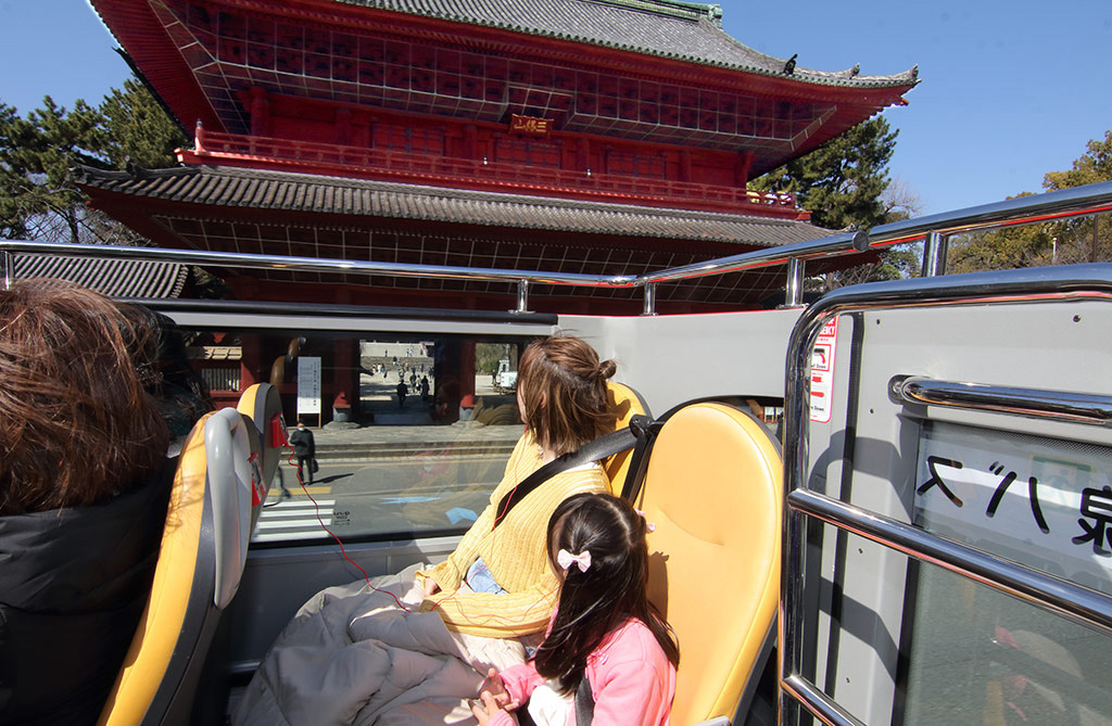 国の重要文化財「増上寺」の三解脱門/スカイホップバス東京（東京都）