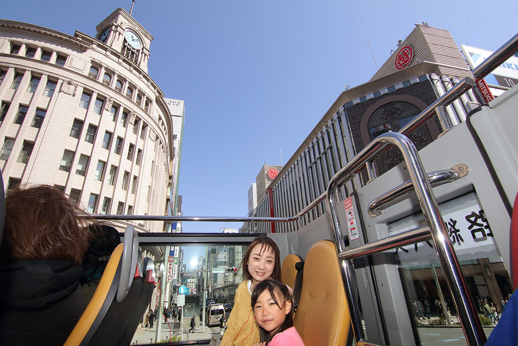 バスから見える「セイコーハウス銀座の時計台」/スカイホップバス東京（東京都）