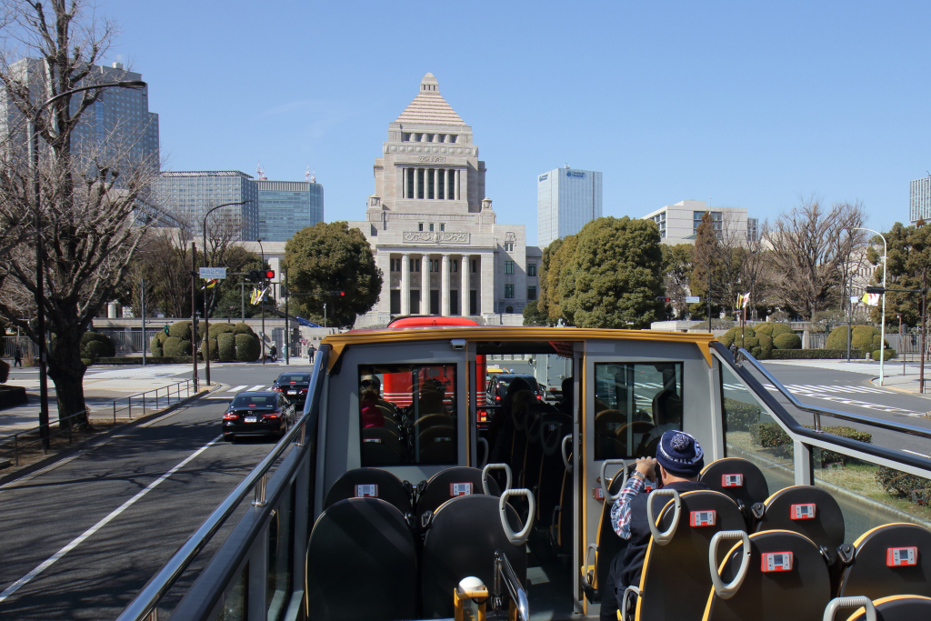 真正面に見える国会議事堂/スカイホップバス東京（東京都）