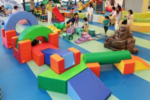 大阪市内の室内アスレチック・室内遊び場!大型遊具・ボールプール・赤ちゃん設備も