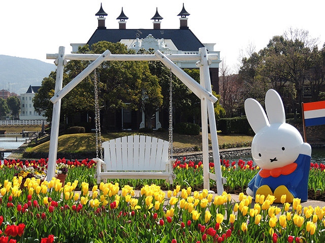 フラワーロードにあるブランコ/ハウステンボス(長崎県/佐世保市)