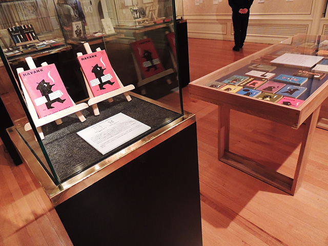 印象的なデザインの表紙が並んでいる/ハウステンボス(長崎県/佐世保市)