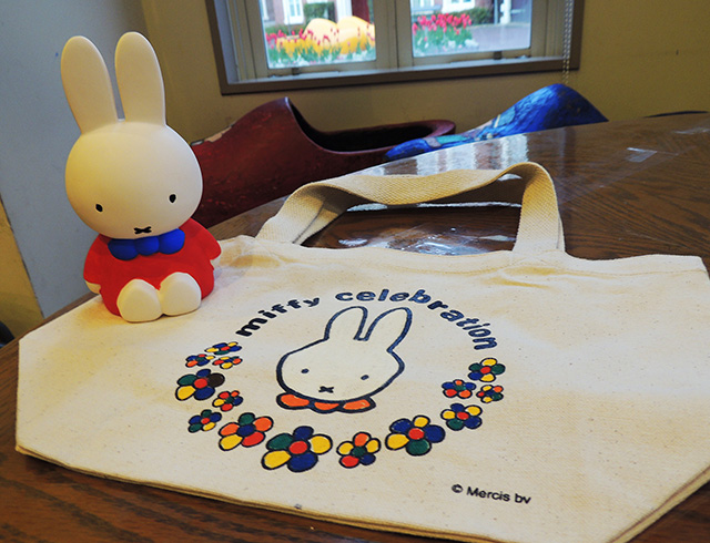 ペンでトートバッグに塗り絵をするワークショップ体験/ハウステンボス(長崎県/佐世保市)