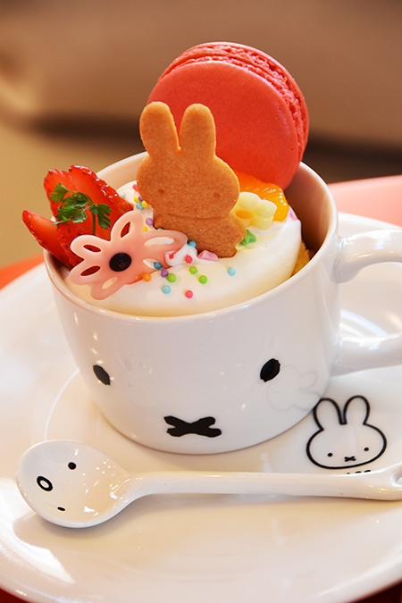 ミッフィーのお花畑ケーキ/ハウステンボス(長崎県/佐世保市)