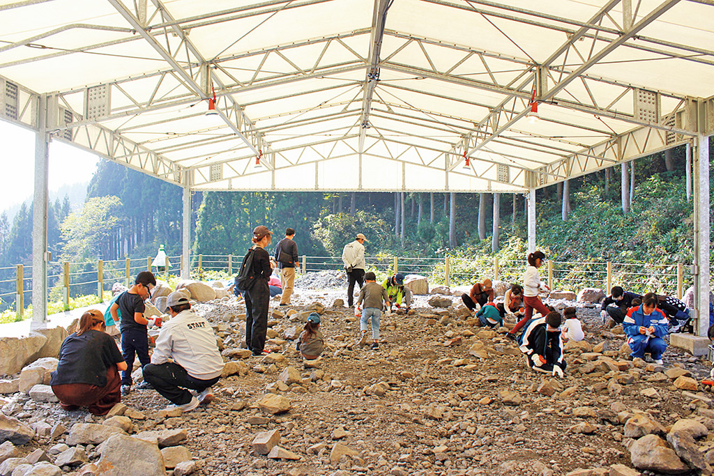 化石発掘体験広場/福井県立恐竜博物館(勝山市)