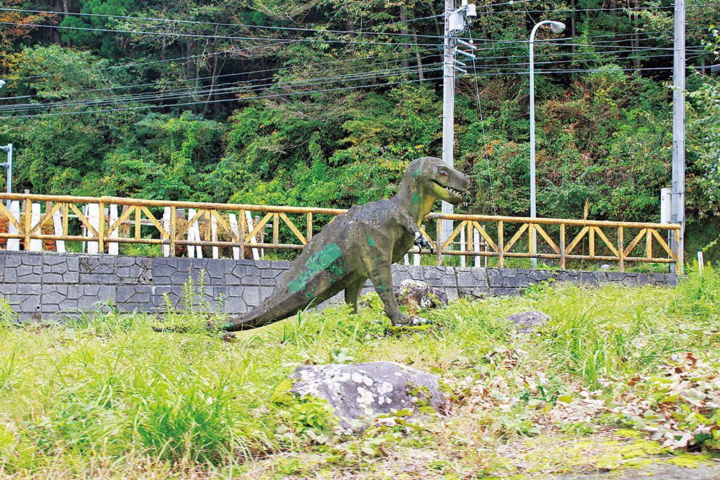 野外恐竜博物館までの道中にある恐竜オブジェ/福井県立恐竜博物館(勝山市)