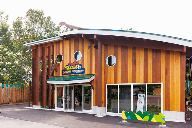 巨大昆虫冒険ツアーの受付/かつやま恐竜の森(勝山市)