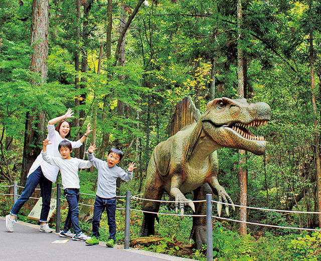 ゾーン③　魚が大好物／スピノサウルス｜かつやまディノパーク/かつやま恐竜の森（勝山市）