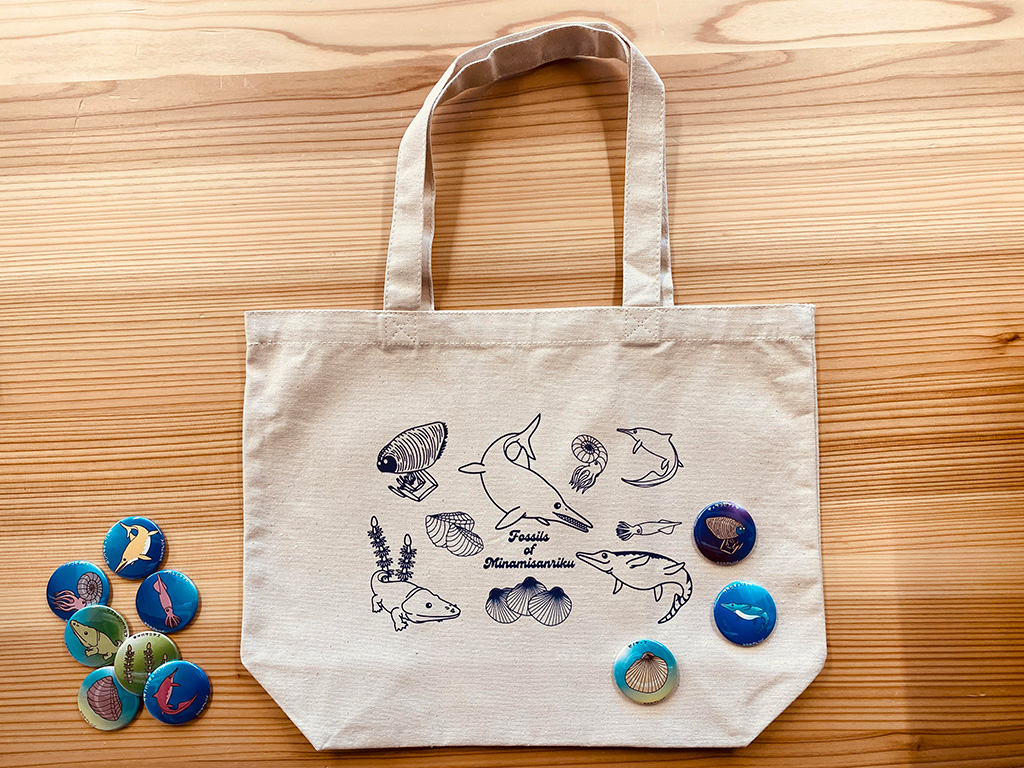 「南三陸町化石スタンプラリー」オリジナル特典の化石トートバック（宮城/南三陸町）