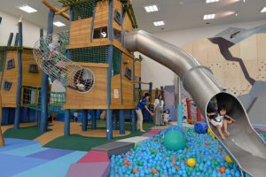 神戸市の室内アスレチック・室内遊び場!大型遊具・ボールプール・赤ちゃん設備も