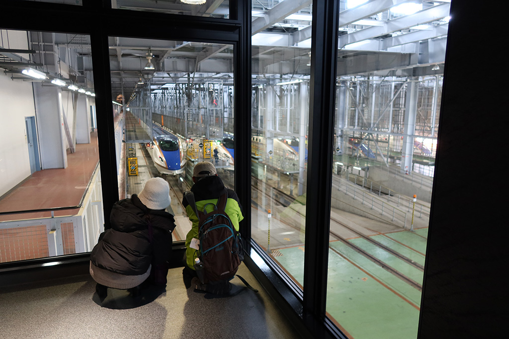 「仕業交番検査庫」をガラス越しに眺められる/トレインパーク白山（石川県/白山市）