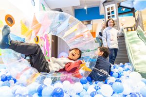 東京・新宿に「しゅみの森」がオープン ボールプールや恐竜テラス、パターゴルフや健康ジムも