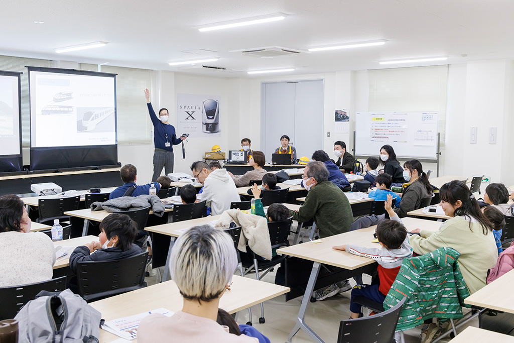 「スペーシア X」の開発者への質問会2/東武鉄道南栗橋工場（埼玉県/久喜市）