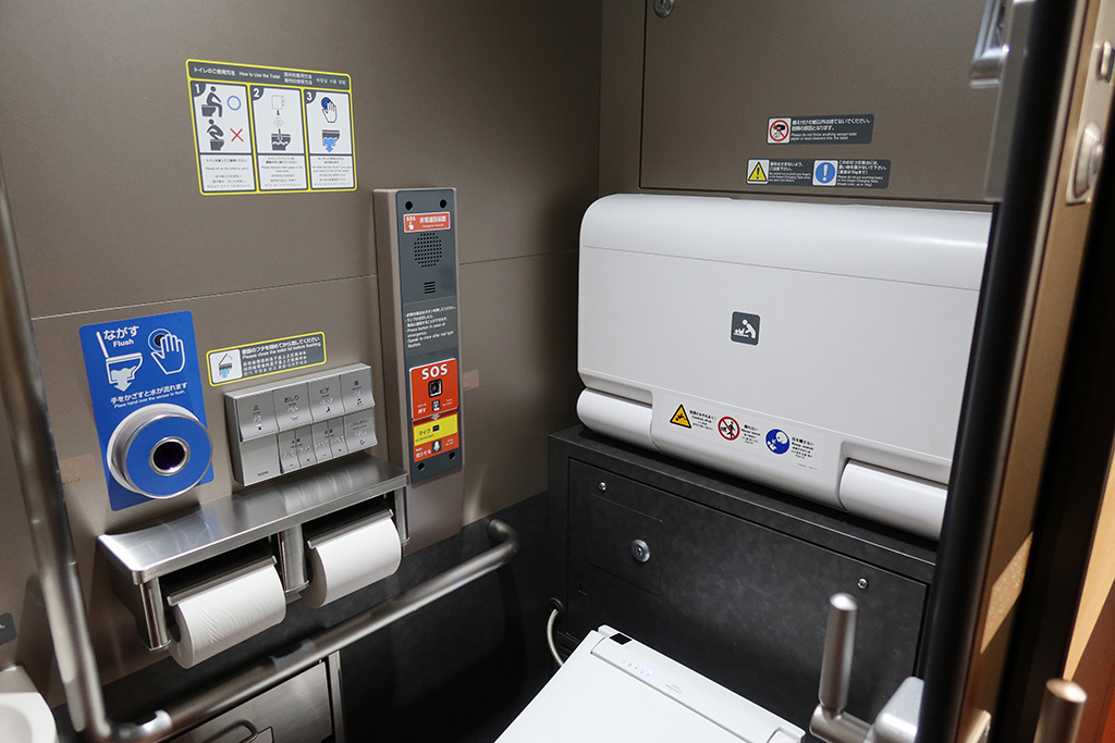 トイレ内部/山形新幹線E8系