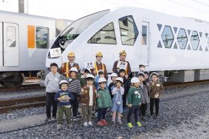 【イベントレポート】間近で見る特急「スペーシア X」に大興奮!るるぶKids &TOBU Kids読者限定イベント in 東武鉄道南栗橋工場