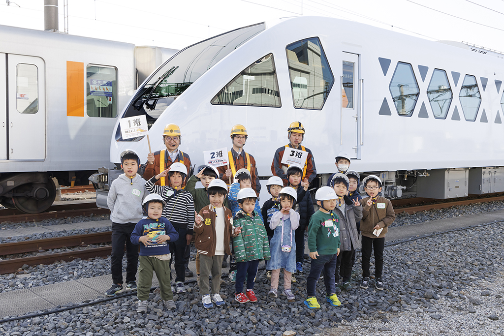 【イベントレポート】間近で見る特急「スペーシア X」に大興奮！るるぶKids ＆TOBU Kids読者限定イベント in 東武鉄道南栗橋工場