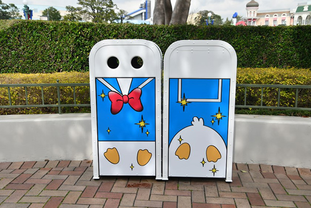 ドナルド仕様のトラッシュカン(ゴミ箱)/東京ディズニーランド(千葉県/浦安市)