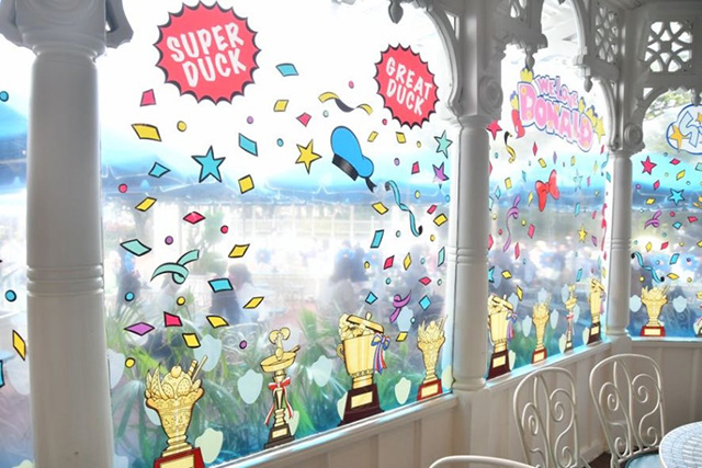 「プラザパビリオン・レストラン」店内のデコレーション/東京ディズニーランド(千葉県/浦安市)