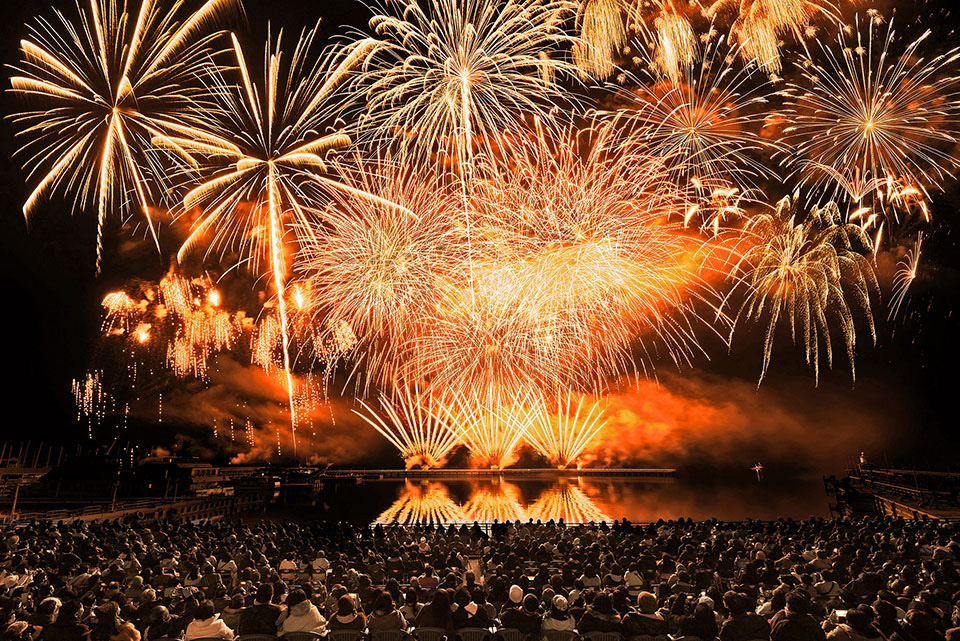 「ウォーターガーデン」と花火の初コラボ/ハウステンボス（長崎県/佐世保市）