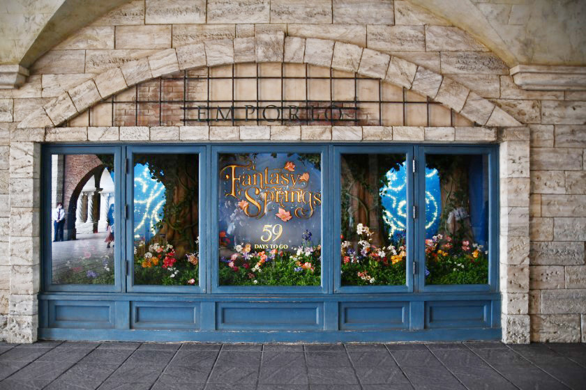 ショップ「エンポーリオ」のショーウィンドウ/東京ディズニーシー（千葉県/浦安市）