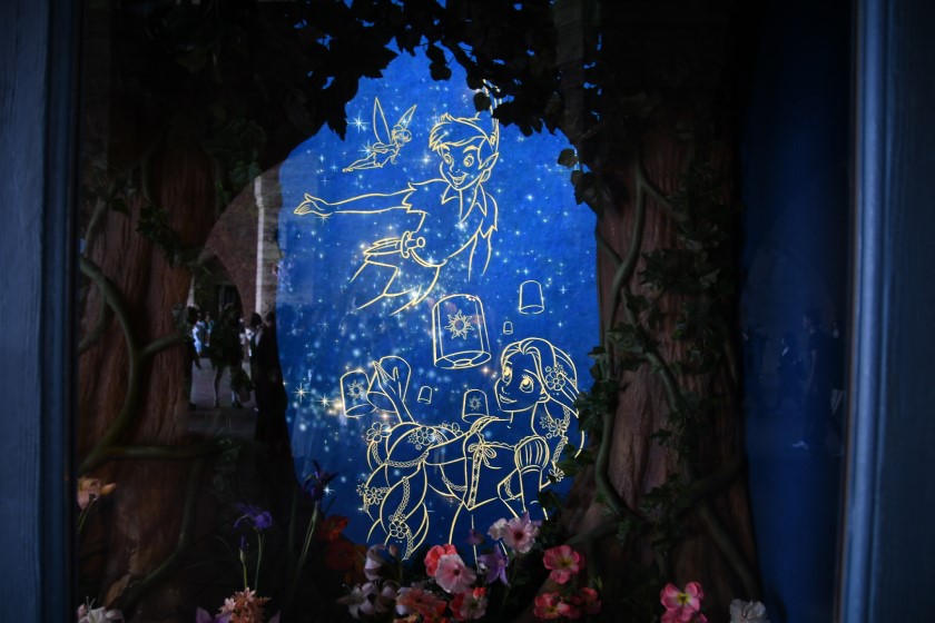 ショップ「エンポーリオ」のショーウィンドウ/東京ディズニーシー（千葉県/浦安市）