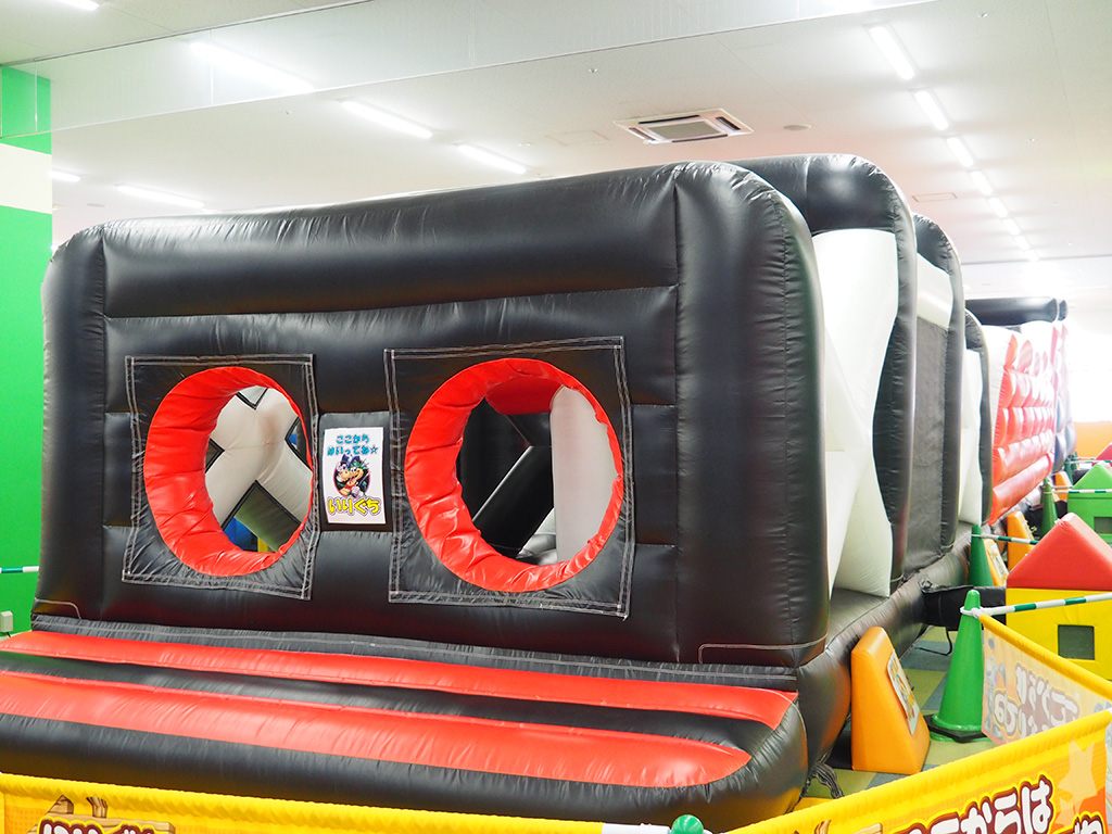 巨大エアアスレチック「忍者アスレチック　レッド」/ファンタジーキッズリゾート印西（千葉県/印西市）