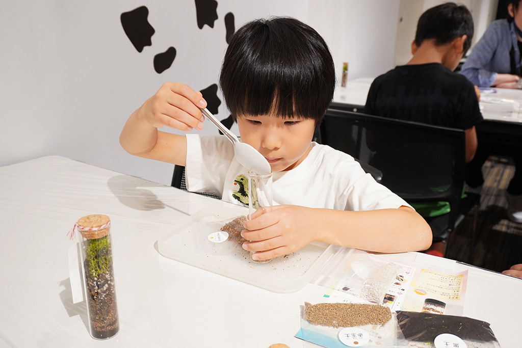 恐竜の化石を使ったワークショップ/TOKYO キッズフェスタ ありあけ恐竜ガーデン(東京都/江東区)