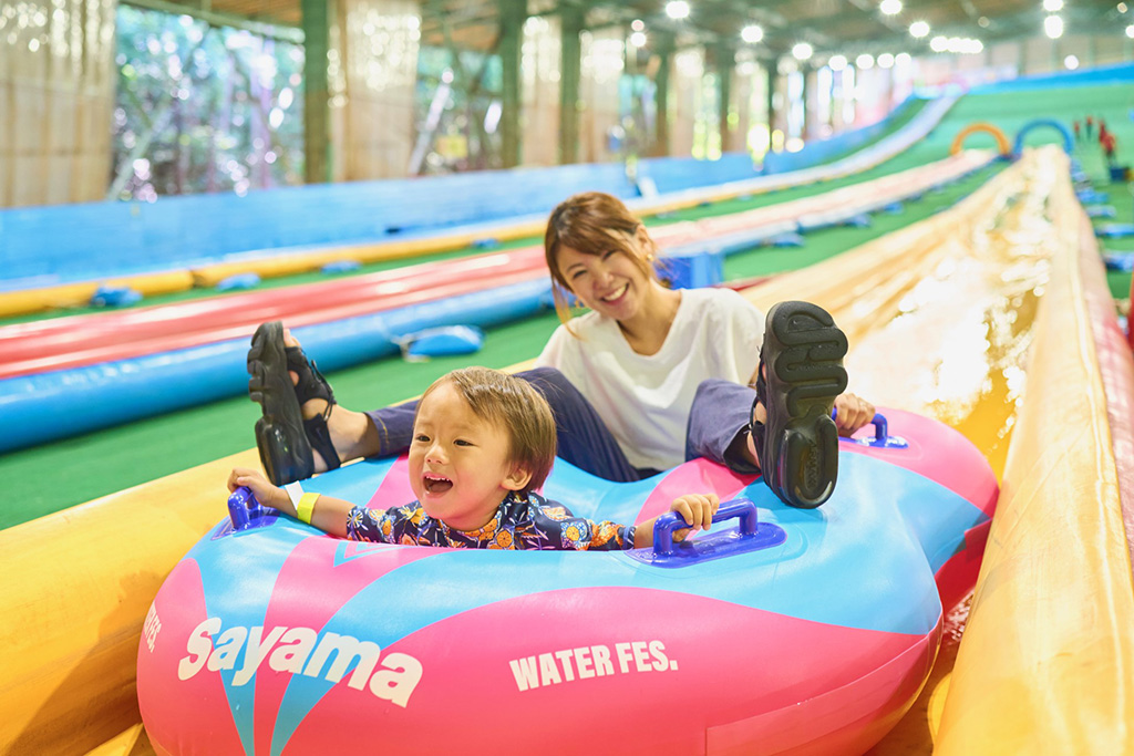 220mのロングスライダー(1~2人乗り)|ウォーターフェス2024/狭山スキー場(埼玉県/所沢市)