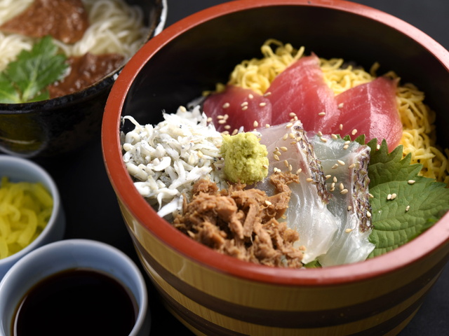 紀ノ川　海の恵み丼／紀ノ川SA【上り】